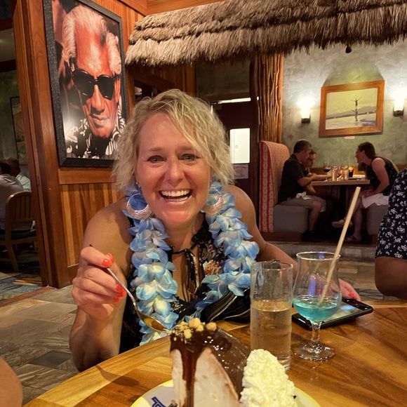 Meet your Posher, Heather - Picture 1 of 1